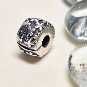 Authentic Pandora Daisy Flower Clip Sterling Silver Moments Clip Retired Cottage